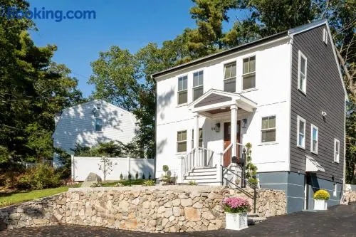 Elegant 4BR Home Yard 4 Parking in Dedham - Image 1