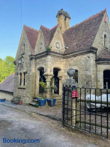 South Lodge House - Image 1