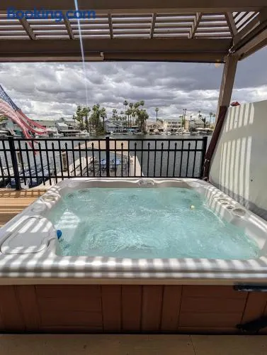 Waterfront Villa Deck, BBQ, Hot Tub, Sunsets - Image 1