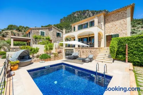Villa avec internet haut débit, terrasse et jardin | Vue jardin | Parfaite pour le travail à distance - Image 1