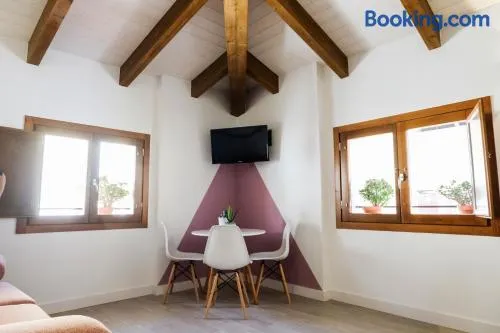 LA MOMA Apartments & Room - Image 1