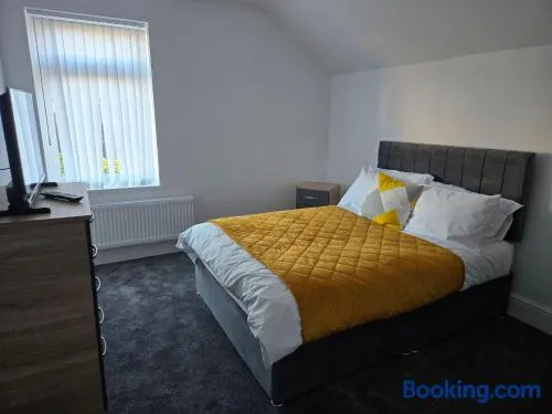 Cozy Guest Rooms in Bedford with Shared Facilities - Image 1