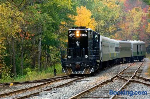 4 Bdrm Hot Tub Fire Pit - Image 1