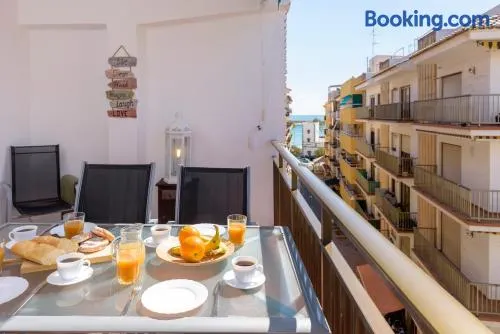 Port Perfection: Your Dream Apartment by the Beach - Image 1