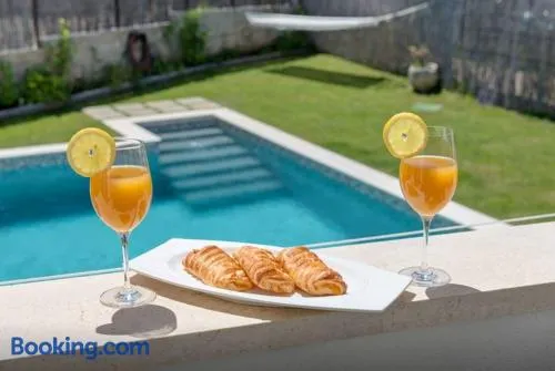 Luxury Apartment with Private Heated Pool - Image 1
