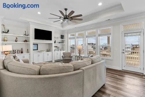 Sunny Daze: Soundview, Private Pool, Elevator - Image 1