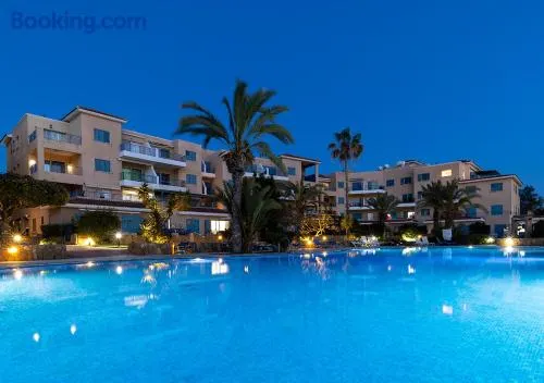105 Kings Palace - Fabulous 2 Bed, 2 bath, Large Patio with Garden - Sea Views - Image 1