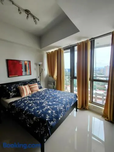 Lowest Room Rate in Makati with fast wifi and view - Image 1
