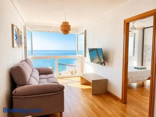 Sea views and free parking by the beach - Image 1