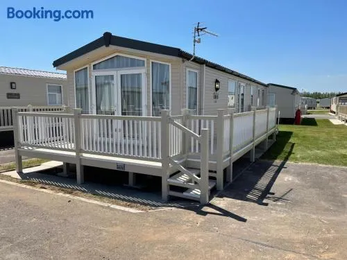 8 Berth caravan Skegness Golden Palm resort - Image 1