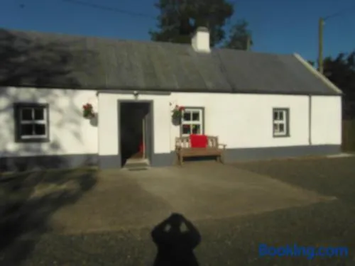 Country Cottage - Image 1