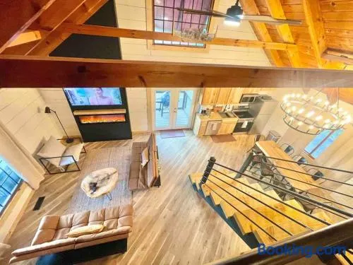 Modern lake side nest• HOTUB Fenced YARD king beds - Image 1