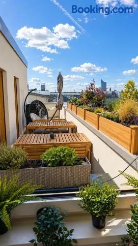 Modernes-Penthouse XXL-Dachterrasse mit Whirlpool Grill Klimaanlage zentrumsnah - Image 1