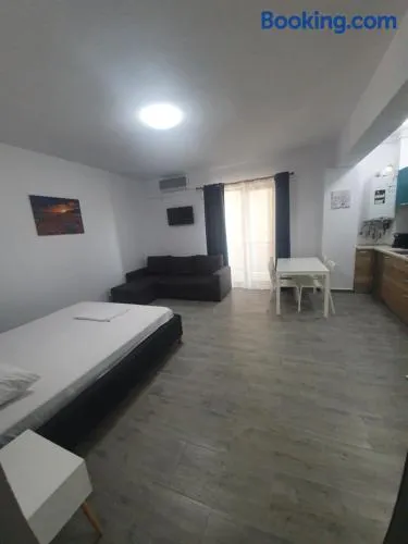 Brizza Apartments 3 Mamaia Nord - Image 1