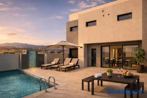 VillasRoyale Rex - no steps, easy access, heated pool & BBQ - Image 1