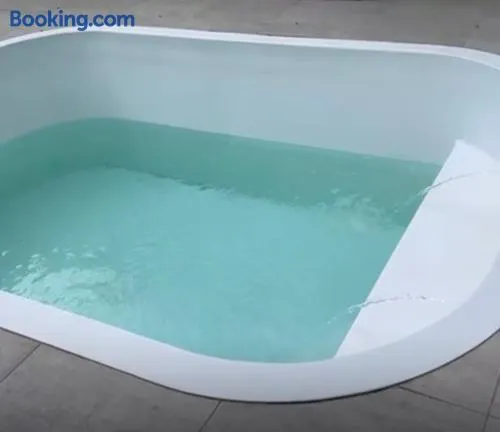 Casa com piscina - Image 1