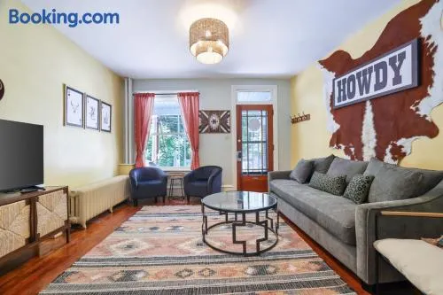 Spacious Broadway Home Downtown Western Modern Charm with parking - Image 1