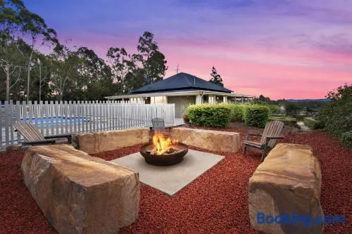 Brokenback Vineyard Cottage - Image 1
