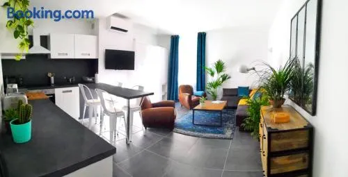 Beautifully Bright Apartment in Old Town Saint-Tropez - Image 1