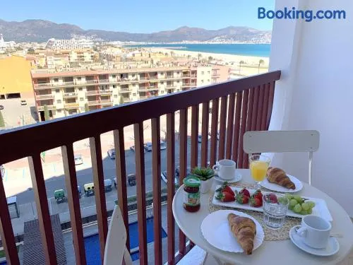 Apartamento con magníficas vistas -WIFI- Aire Acondicionado - Image 1