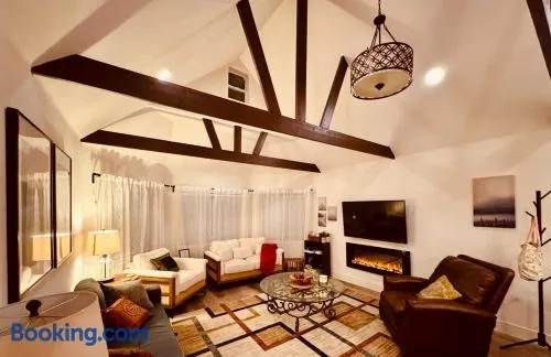 The Wildflower Cottage with AC Firepit with BBQ! - Image 1