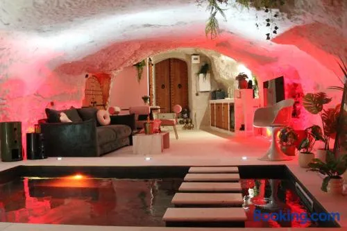 L alcove des Sens Love Room Jacuzzi sauna - Image 1