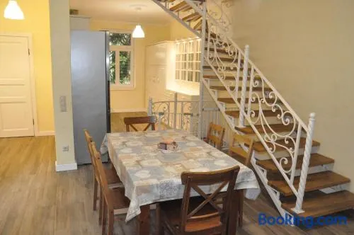House near to Schönbrunn Free Parking 24 7 Check in 8 Person - Image 1