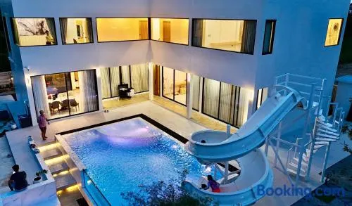 E YonG Bangsaen Pool Villa พูลวิลล่าบางแสน - Image 1