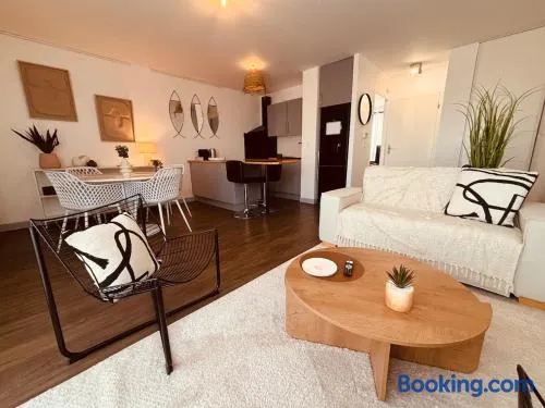 Bel appartement neuf près du golf - Image 1
