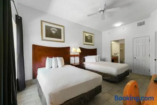 Scottsdale upgraded 1 bd 1 ba 2 Queen Beds - Image 1