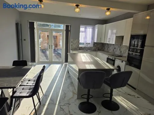 3 Bedroom House - A walking distance to Train Station - Image 1