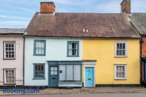 London Cottage - Image 1