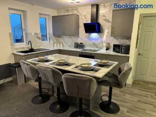 2 Bedroom Lavish Apartment Prince Street Bridlington Sleeps 5 Netflix HARBOUR LOCATION - Image 1