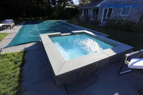 Modern Comfy Retreat Patio Outdoor Salt Hot Tub - Image 1