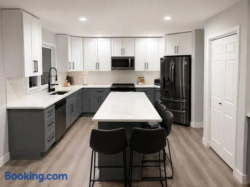 Puyallup Getaway 4BR, Games & Parking for 10 Cars - Image 1