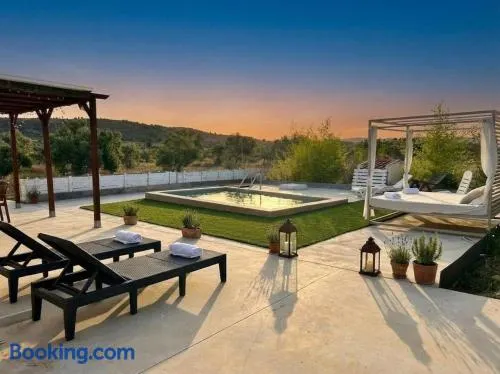 Villa en Biar con piscina privada y jardín - Image 1