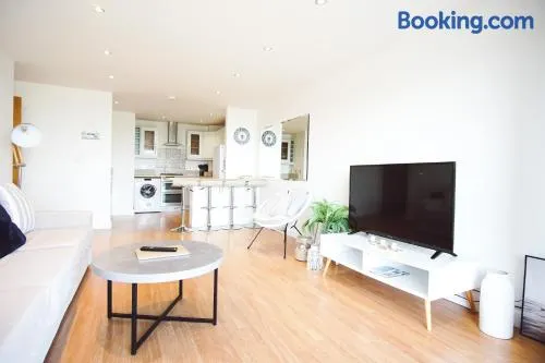 Stunning Two Bed Sea View Apartment with Pool & Gym - Image 1