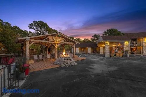 Stonegate Lodge Bear's Den Kitchen, Pool, Firepit, WIFI ,Smart TVs - Image 1