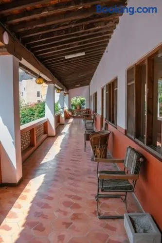 Hotel y Restaurant Embajadoras - Image 1