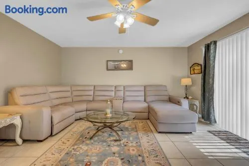 Baytree 72 Stunning 3 BR Condo - Image 1