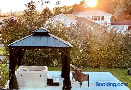 All Seasons Cottage - Game Room - Firepit By Zen Living Short Term Rental - Image 1
