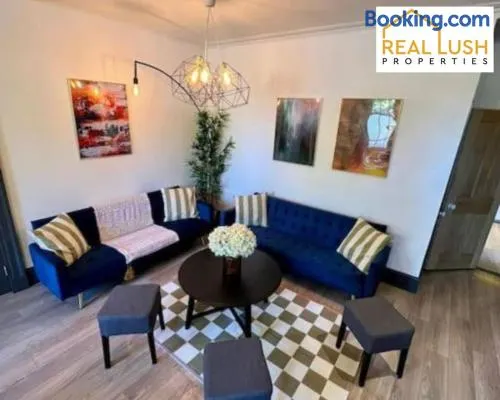 4BDR Home for Families, City Centre, Free Parking - Image 1