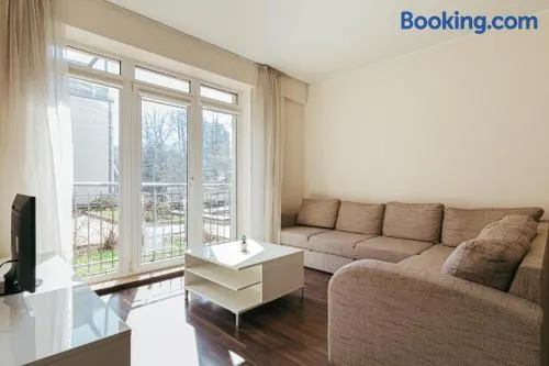 Modern Flat near City Center with Parking, Smart TV & Wi-Fi - Image 1