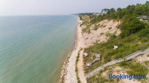 Cottage w/Hot Tub, Fire Pit & Beach Access - Image 1