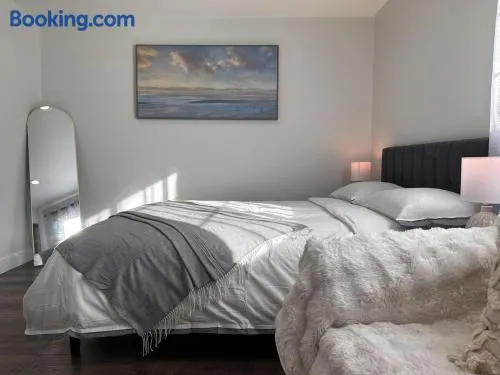 Cozy Home near Beaches, LAX, SoFi, Intuit Dome,405 - Image 1