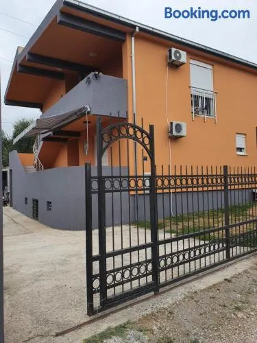 Apartmen Kuca za odmor i familiju - Image 1