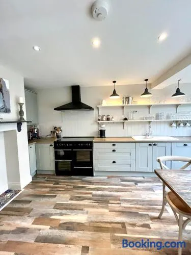 Beautiful Salcombe Home - great views-free parking - Image 1