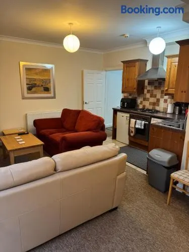 Cosy, Sleeps 5, Bathroom, Parking, Beautiful Beach Coast Sunset Ventnor 22RP - Image 1