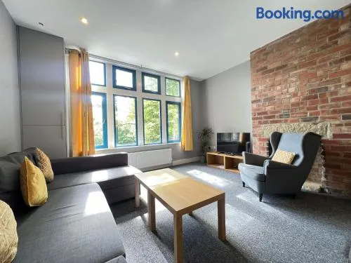 1 bed Apt close to Leeds Arena Sleeps up to 4 people F3 - Image 1