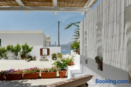 Cristina's House, Elegant Boho residence walk to Adamas Port - Image 1
